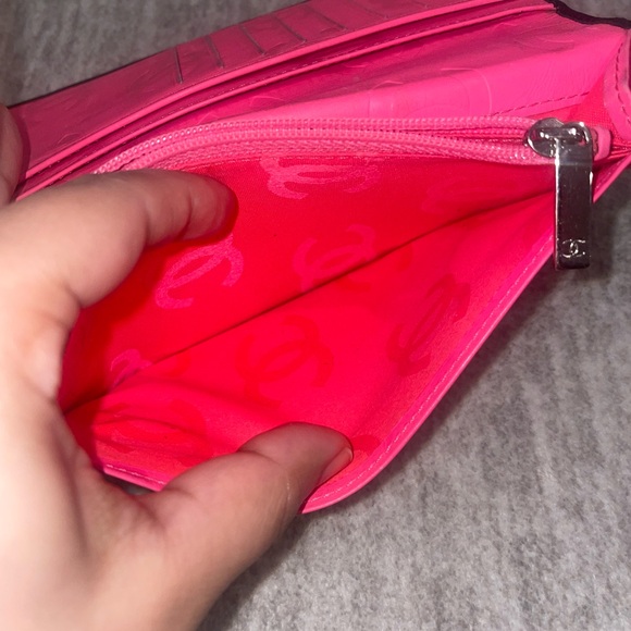 Chanel Cambon Wallet. Classic Black and Pink Interior Bi Fold Wallet - Picture 6 of 9
